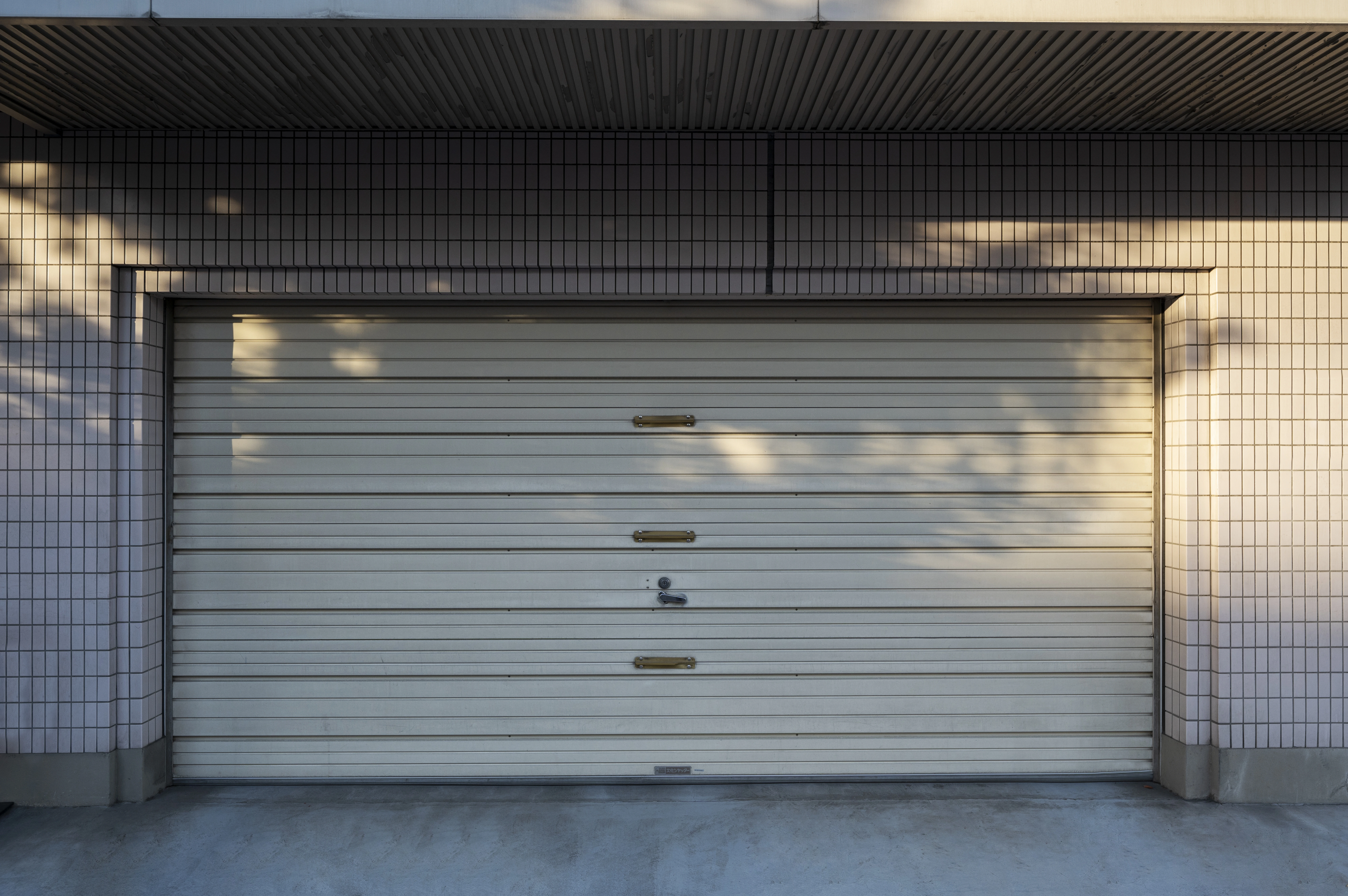 Professional garage door repair and installation in Los Angeles, CA